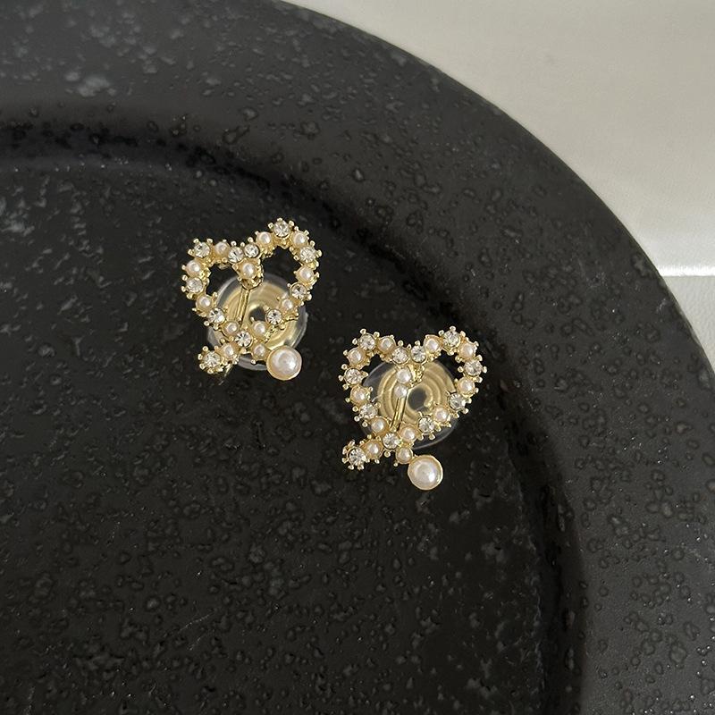 Pearl Mosquito Coil Disc Ear Clips: No-Pierce, Elegant French-Style Earrings for Women