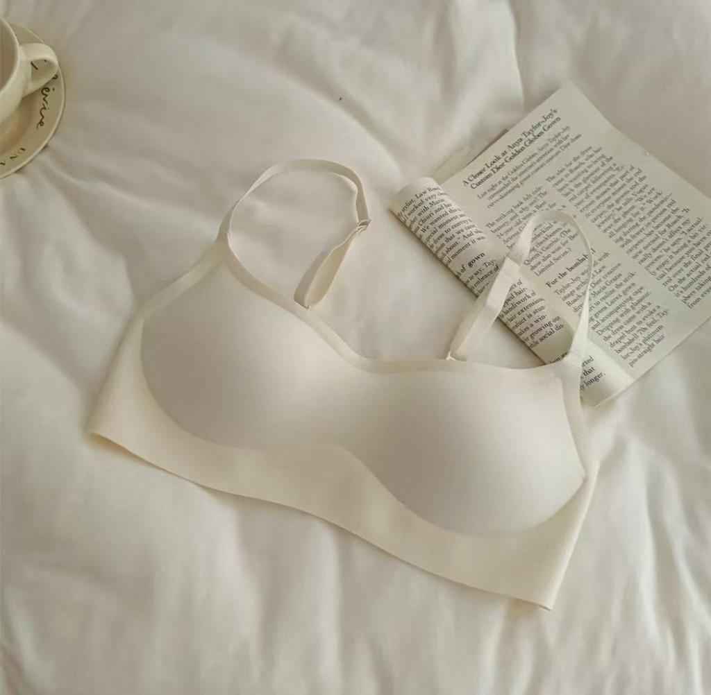 Low-neck foundation, invisible seamless underwear, women's thin styles gather, upper support, no steel ring, thin shoulder strap, square collar bra