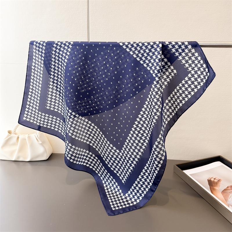 Classic Plaid Printed Bandana Scarf Luxury Soft Satin Stylish Versatile Neck Scarf For Women Hairbands Headscarf