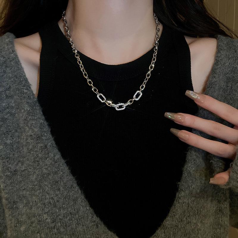 Minimalist Multi-Layer Stackable Clavicle Necklace - Trendy, Versatile Design for Women