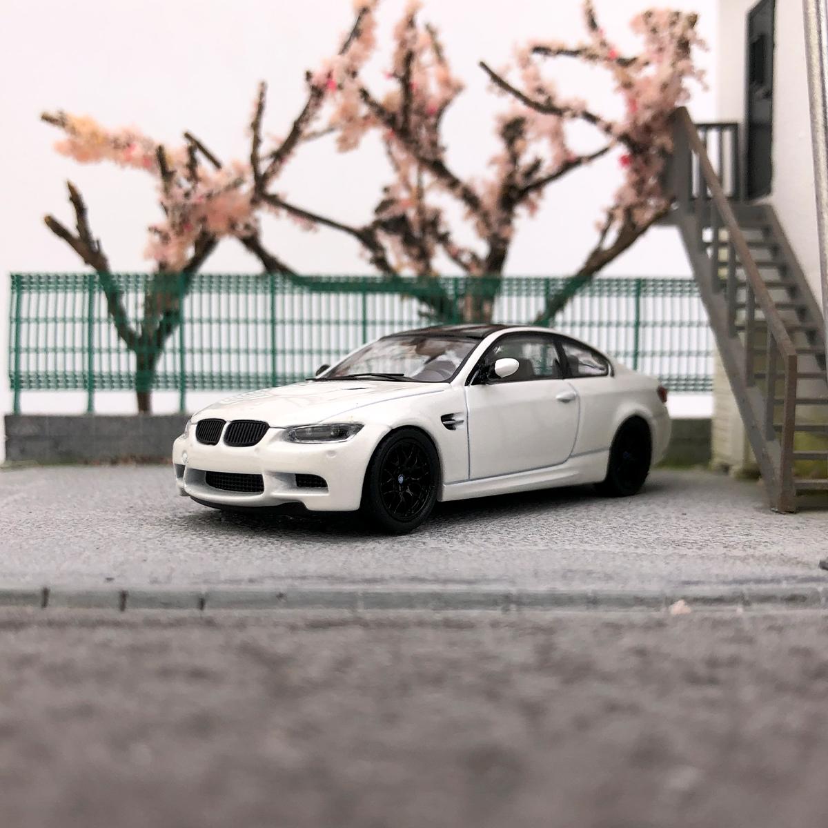 

FINE MODEL 1:64 M3 E92 diecast model car белый