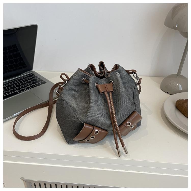 Fashion Single Shoulder Drawstring Crossbody Bags 2026 Autumn Newest Versatile Ins Trendy Bucket Bag High-End Feel For Women