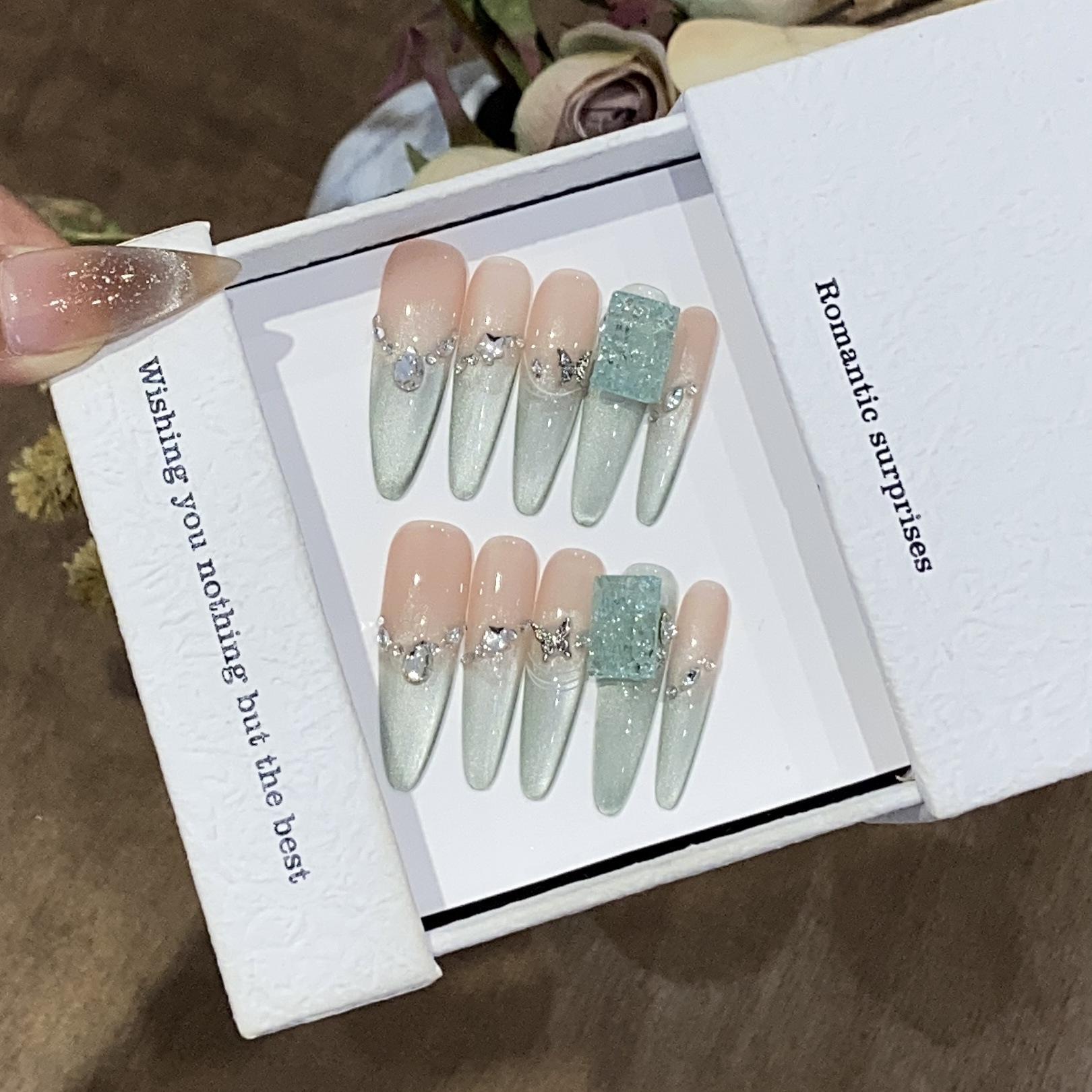 

Продвинутый мятно-зеленый край, огранка «битый бриллиант», кошачий глаз K9, квадратный бриллиант, персидская девушка в доспехах L