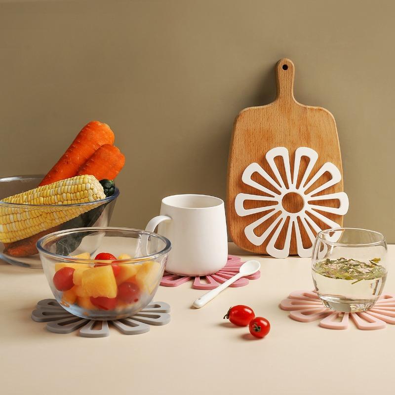 Soft Rubber Hollowed-out Heat Insulation Pad, Thickened Anti-scalding Dish and Table Mat, Round Anti-slip Cup, Bowl and Pot Mat