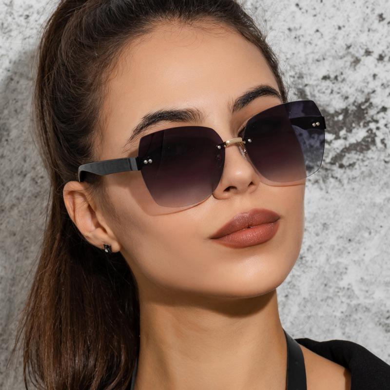 Metal hinges, fashionable large frame sunglasses, men's and women's tide gradually changing color sunglasses, glasses s