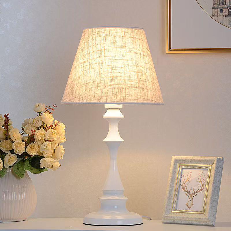 Vintage American LED Table Lamp – Retro Bedside, Office, Hotel Project, or Bedroom Use – Eye Protection & Dimmable Night Light.