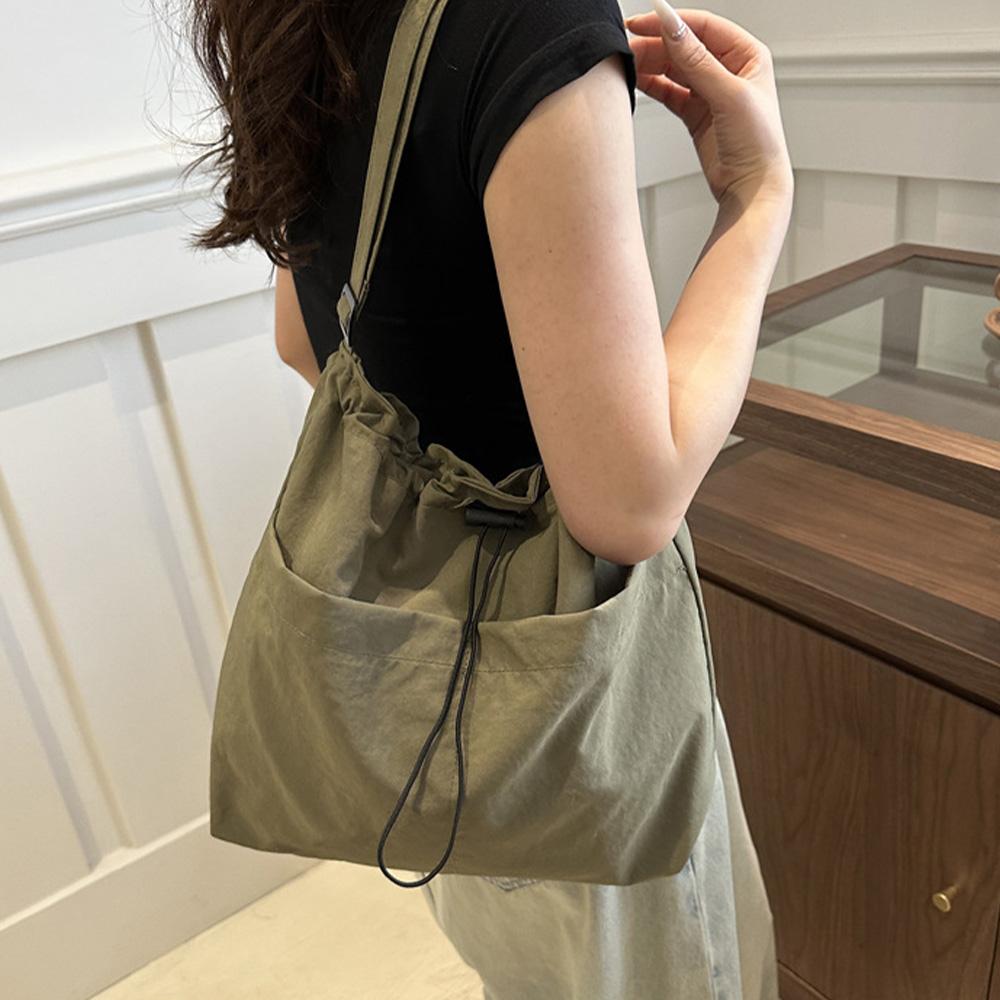 Large-capacity waterproof nylon fabric drawstring pleated single-shoulder bag, travel and leisure crossbody bucket bag A-DH