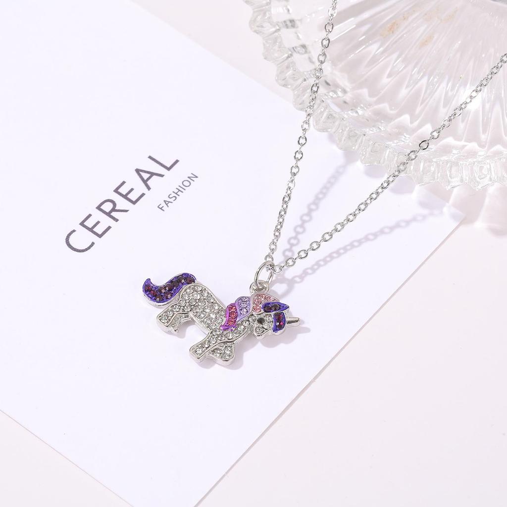 Collier Licorne Strass Coloré: Pendentif Poney Arc-en-ciel Mignon pour Enfants - Cadeau Bijou de Noël Parfait
