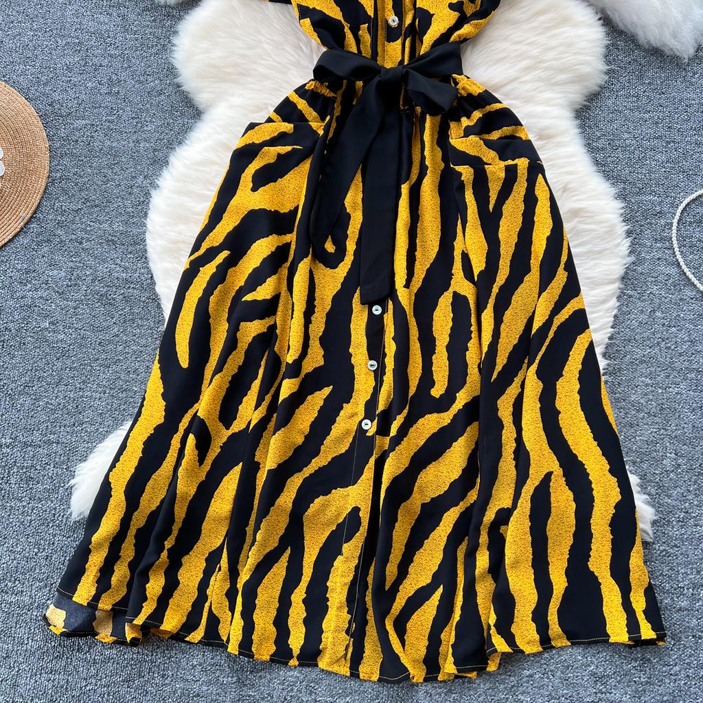 Letní dámské tištěné midi šaty s vintage výstřihem do V, krátkým rukávem a vysokým pasem, áčkové, jednořadé, ležérní šněrovací šaty