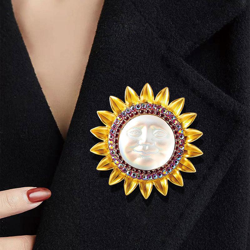 Medieval Vintage Sun Smiley Brooch Baroque Clothing Accessories Sunflower Corsage