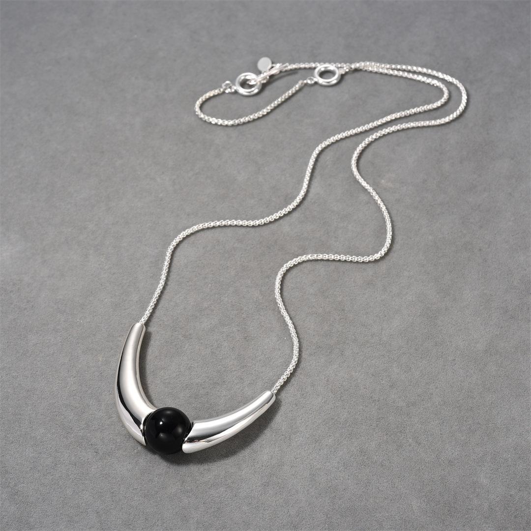 Мистер. Ма, Чжан Юээр, Та же длинная цепочка-ожерелье с черным агатом в форме полумесяца, Холодный ветер, неровная U-образная персонализированная цепочка для свитера для женщин