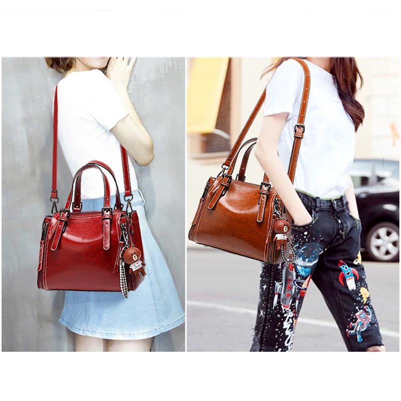 2025 Ρετρό Γνήσιο Δέρμα Μικρές Γυναικείες Τσάντες Χειρός Δέρμα Αγελάδας Με Κερί Λαδιού Τσάντα Ώμου Χιαστί Με Διακοσμητικό Αρκουδάκι Τσάντα Χειρός Πορτοφόλι