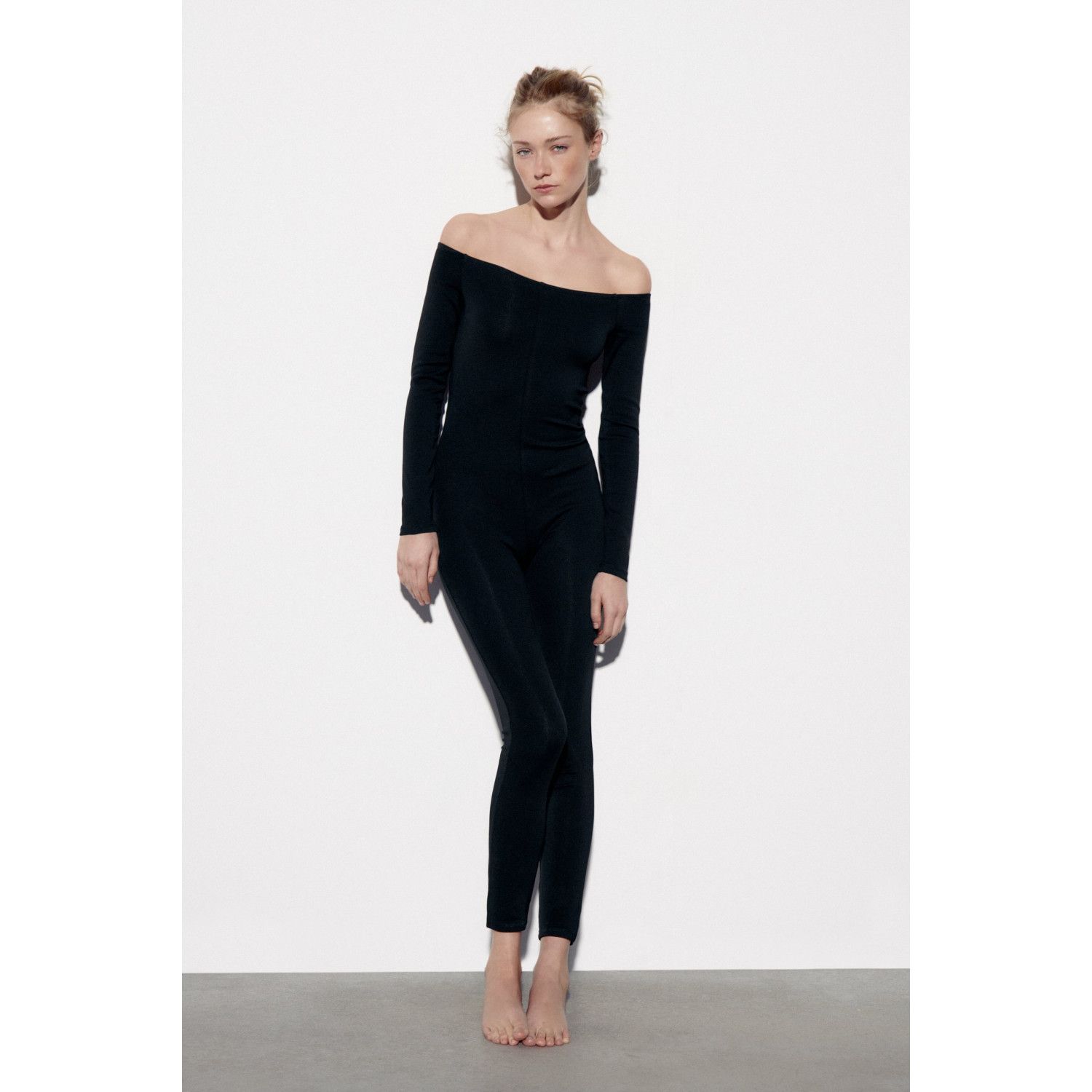 

EXPOSED SHOULDER JUMPSUIT