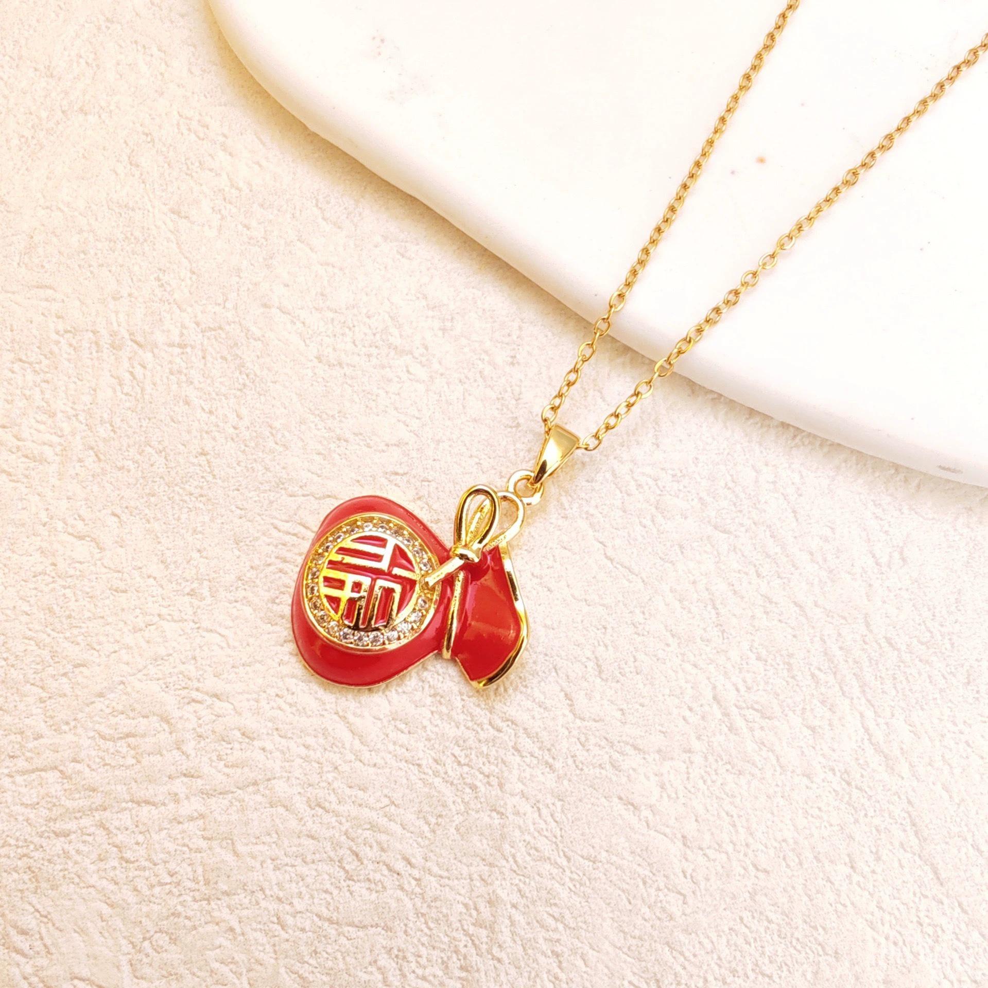 

Ожерелье-подвеска в китайском стиле «Мешочек удачи» – Женская трендовая ключичная цепочка с символом «Фу»