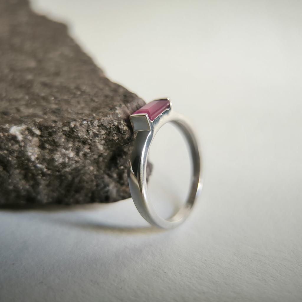 Серебряное кольцо с натуральным рубином 0.813ct, вес изделия 2,26 гр (2213260)