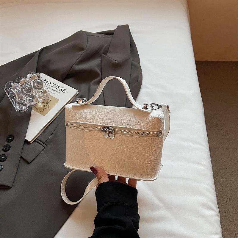 Spring new small exquisite bag women's high-end sense portable lunch box versatile hand carry messenger bag single shoulder