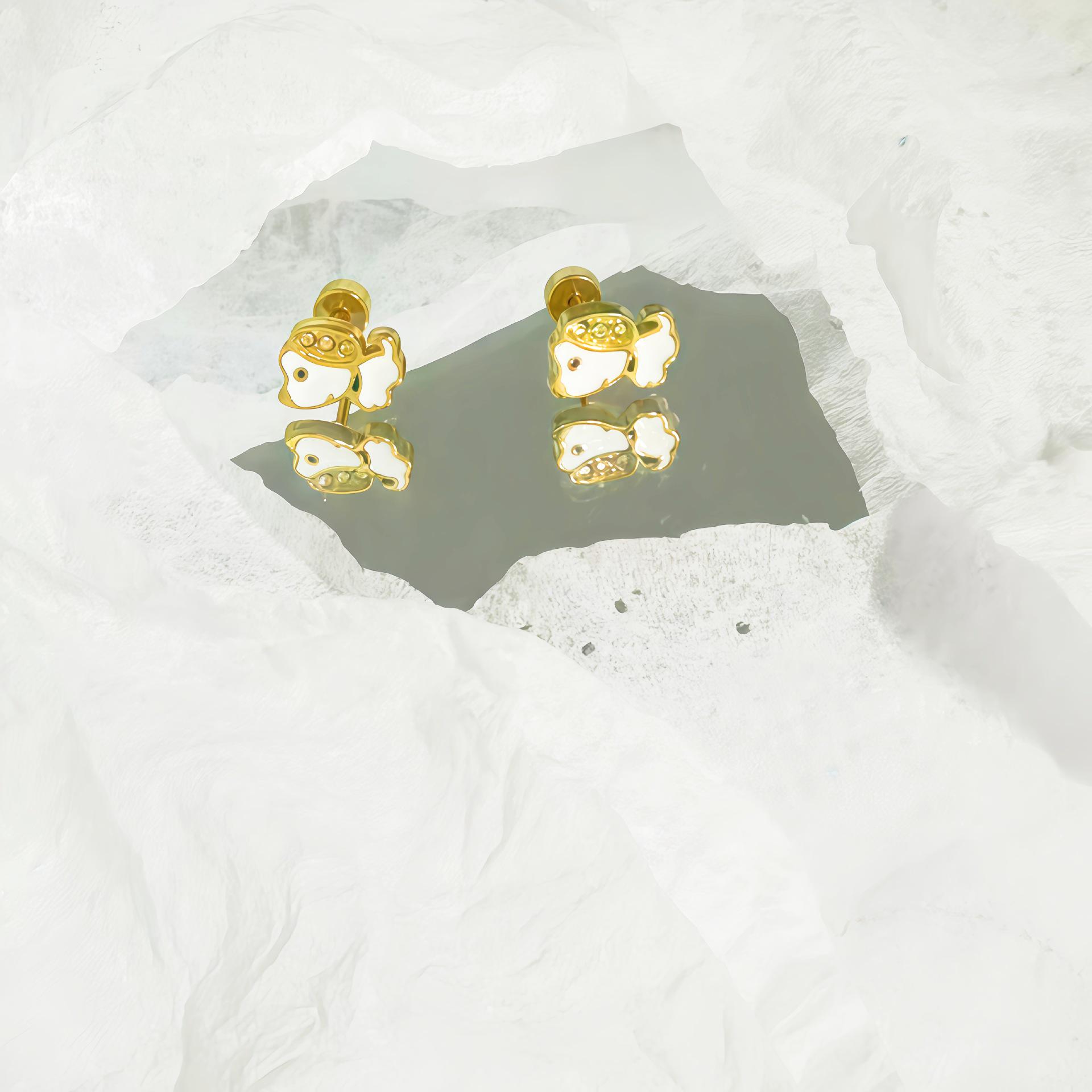 

Screw Buckle Titanium Steel Earrings, 2005 Model, Niche Fashion Cartilage Studs золотий