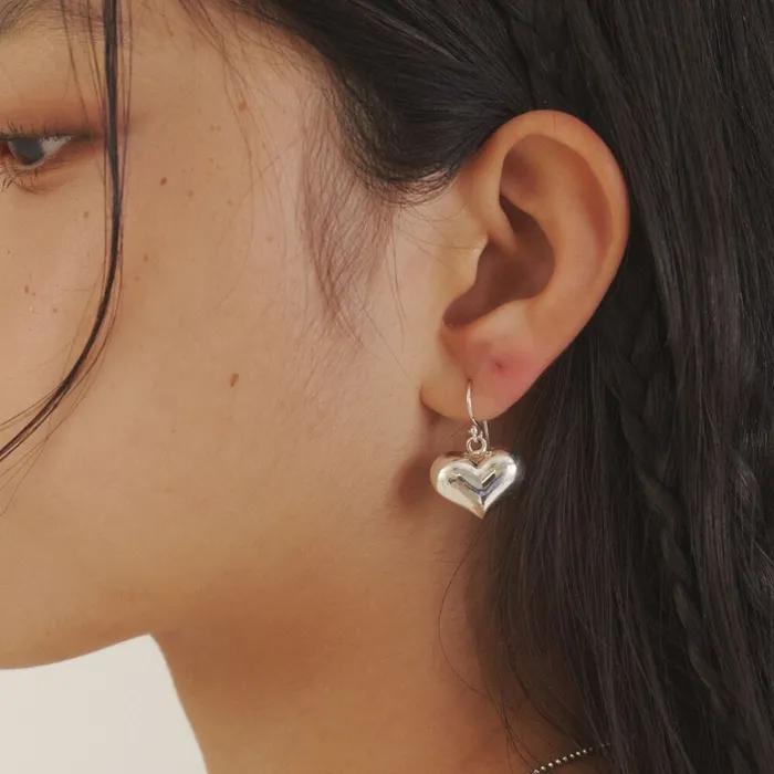 [Silver] Plump M Heart Earrings