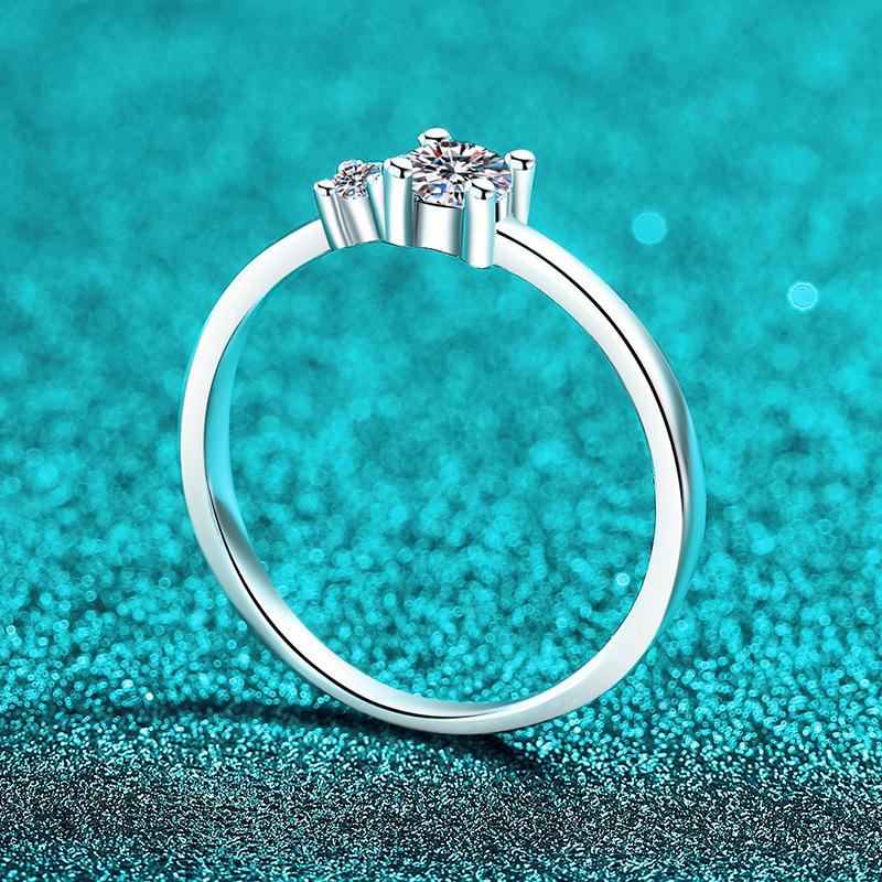 Exquisite S925 Sterling Silver Moissanite Ring for Women - Versatile and Fashionable Everyday Wear