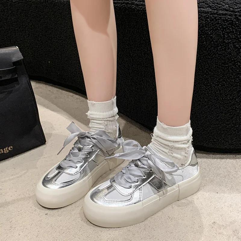 

Удобная женская обувь с неглубоким голенищем на толстой подошве 2024 года, универсальная, дышащая и приподнятая, повседневная спортивная обувь с мягкой подошвой 40 серебряный