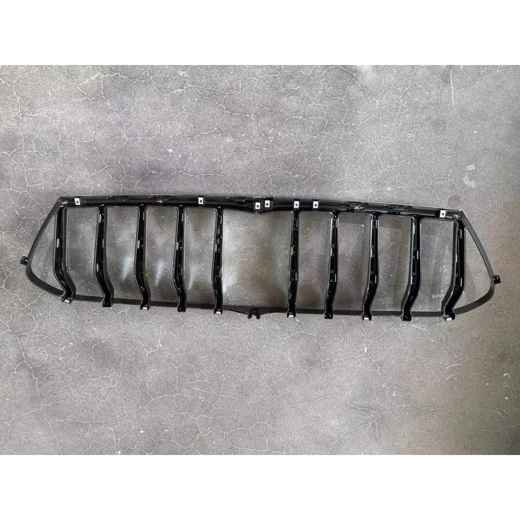 2018 Maserati Ghibli Front Bumper Grille - Black & Chrome