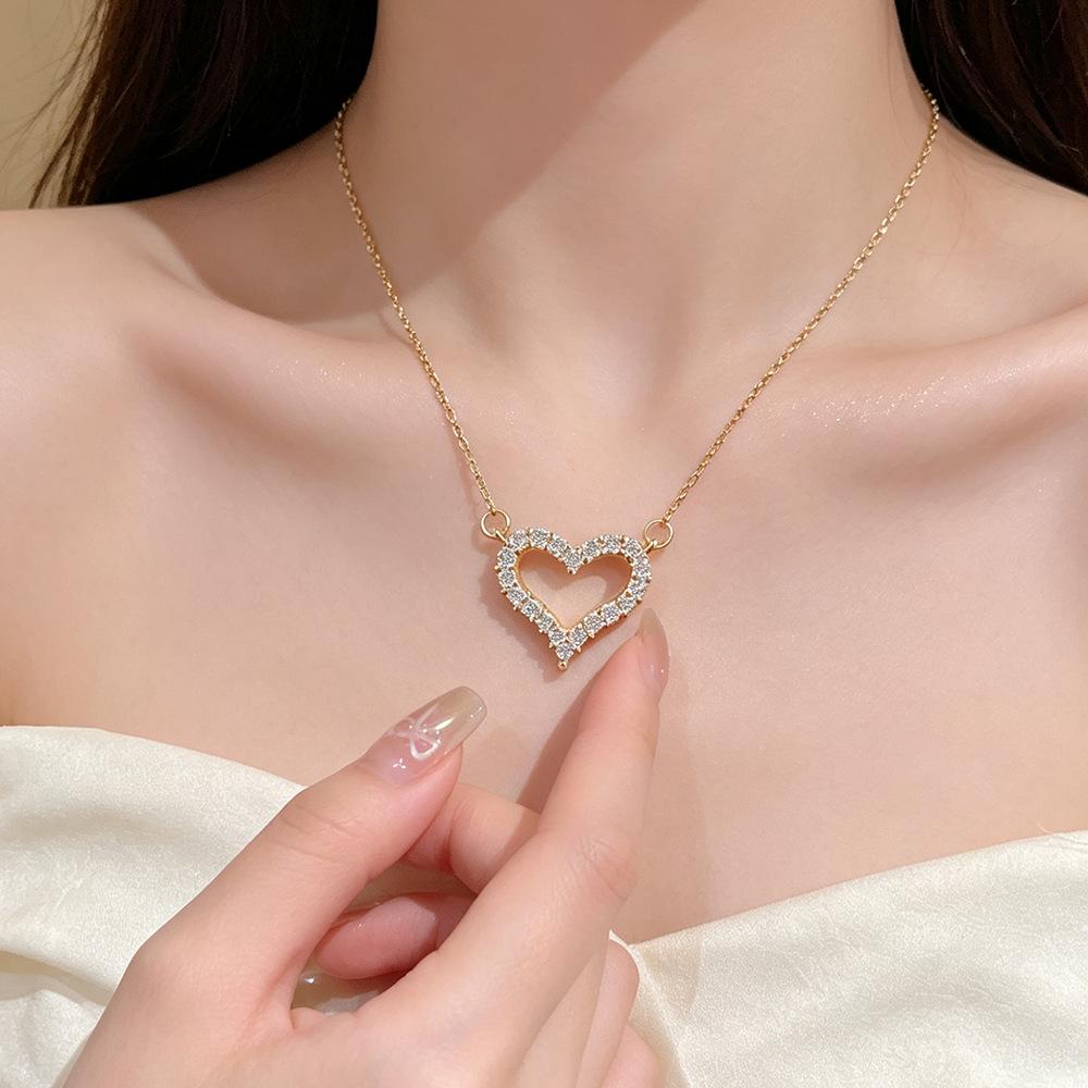Elegant Zirconia Heart Necklace: Sparkly Full Circle Design, French Princess Style, Simple Clavicle Chain for Women