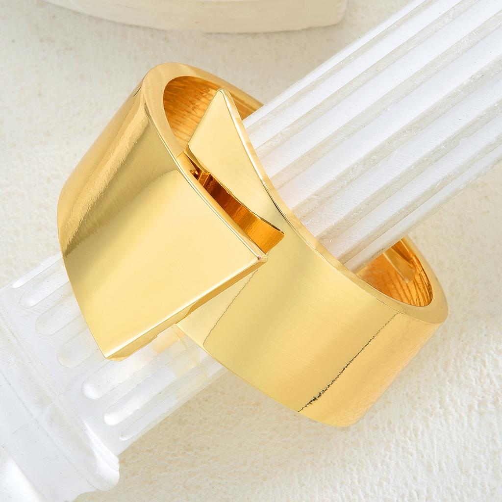 17KM Glänzende Oberfläche Schlichter Breiter Gesichtskreis Armreif Modeschmuck Frauen Trendig Glänzend Täglich Party Accessoire Dekoratives Geschenk für Sie