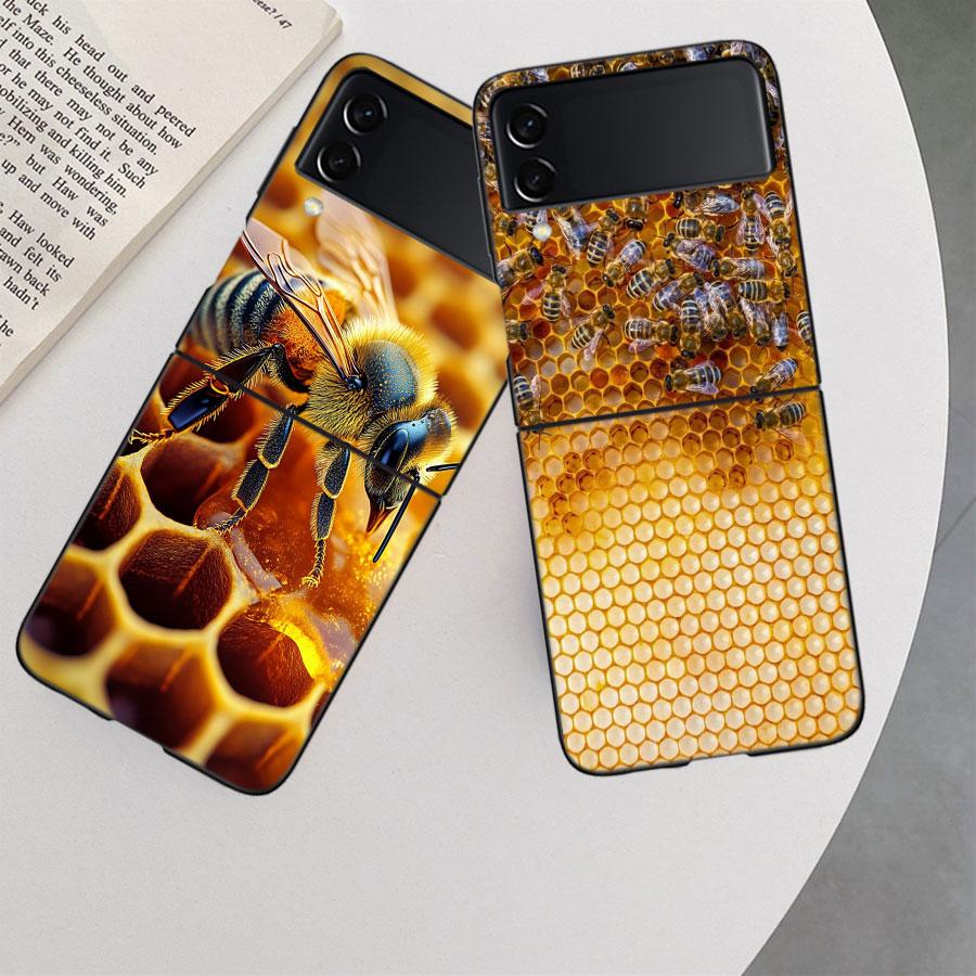 Bees and Honey in the Honeycomb Phone Case For Samsung Z Flip 7 6 5G Galaxy Z Flip 5 4 3 Black Hard Cell Cover Luxury PC Shell