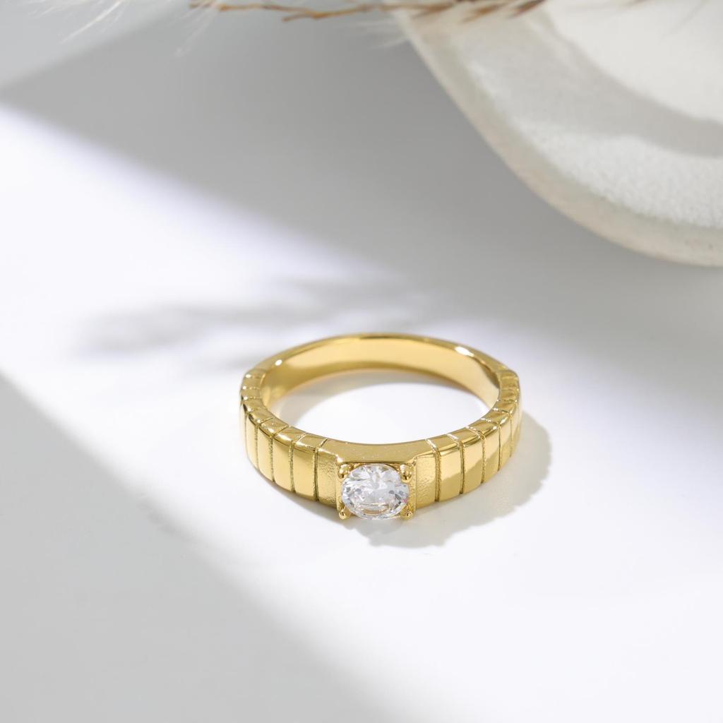 Elegant European-American Light Luxury Square Diamond Titanium Steel Ring for Women – Fashionable, Simple, and Versatile.