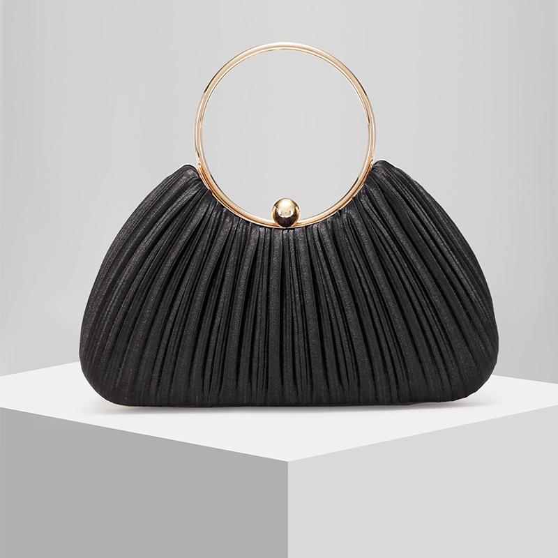 Ny satinväska med plisseringar, ringhandväska, aftonklänningsväska, ny ny väska, dansfestväska.