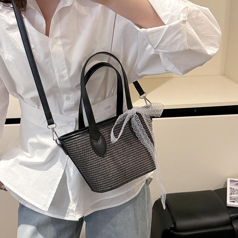 Korean Version of Large-capacity Casual Bucket Bag 2025 New Trendy Vegetable Basket Bag Fashionable One-shoulder Commuting Oblique Span Bag
