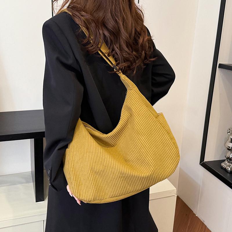 Borsa Hobo in Velluto a Coste con Silhouette Morbida e Cadente Tasche Laterali Ideale per l'Uso Quotidiano Casual da Donna