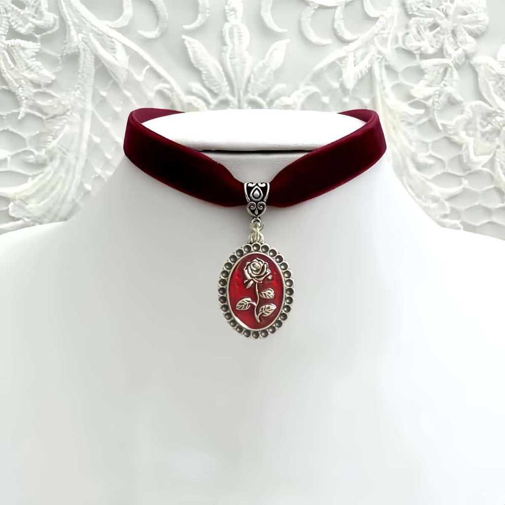 Goth Black Rose Pendant Necklace With Geometric Alloy Chain For Womens Fashion Accessories