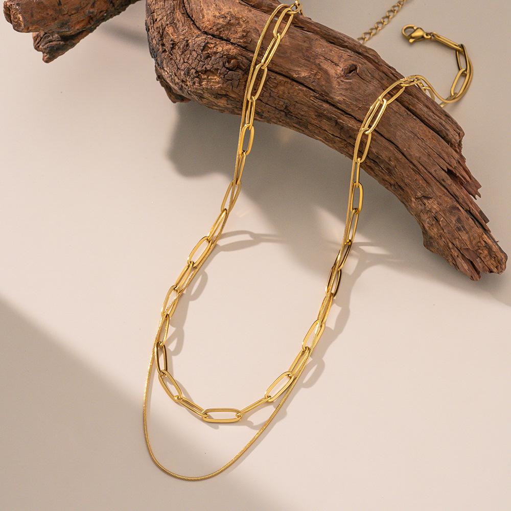 Moda Europeo-Americana Collana a Strati con Catena Piatta a Maglia Serpente a Tre Strati per Donna - Catena Clavicola con Croce in Metallo