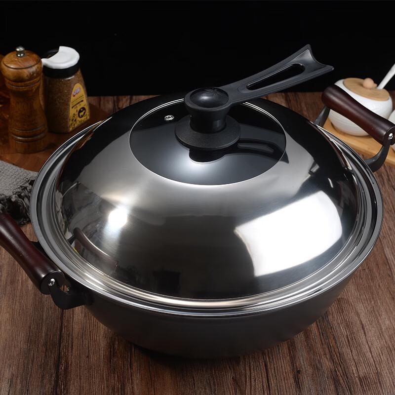 Zhishi Traditional Cast Iron Wok with Double Handles and Wooden Lid