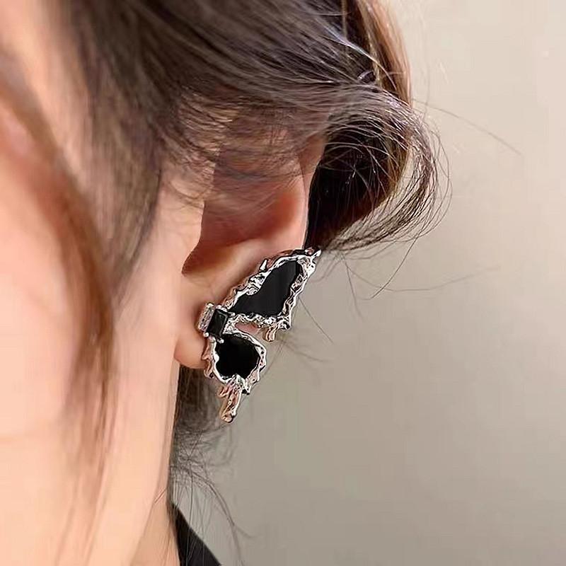 Sweet and Cool Spice Girl Style Asymmetrical Butterfly Earrings Niche Design Temperament Earrings Light Luxury Trend Versatile Earrings