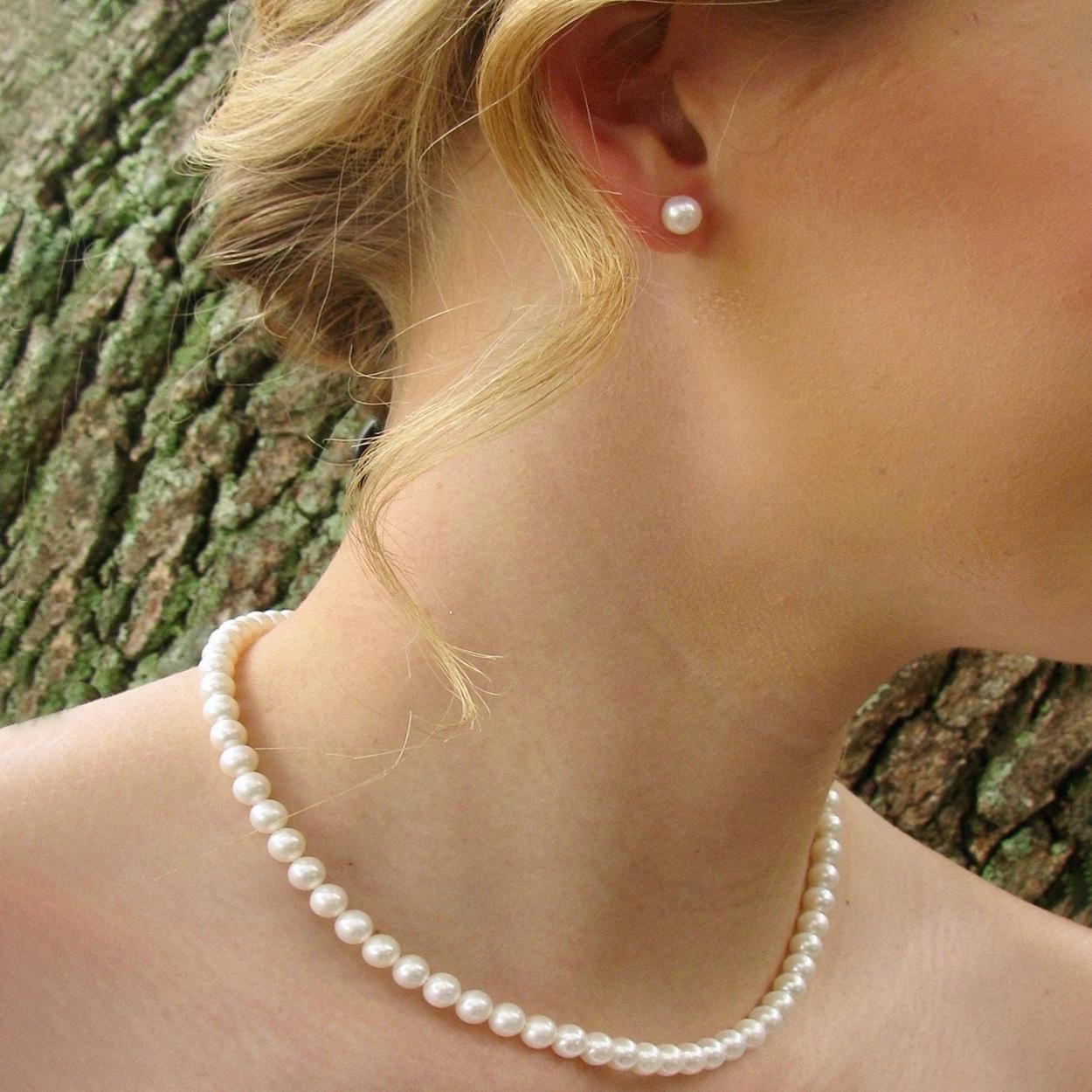 

Французский винтажный набор из жемчужного ожерелья и серег: Шикарная цепочка на ключицу из искусственного жемчуга для женщин белый