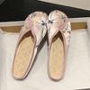 Pantofole da Donna Primavera Autunno Suola Morbida Piatte Baotou Ricamate Pantofole da Casa Scarpe Casual da Donna Stile Etnico Pantofole da Esterno