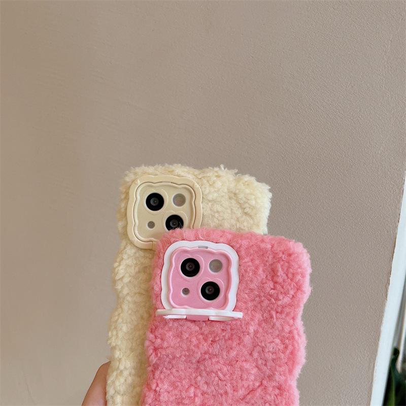 Nuova Custodia Peluche per Cellulare per Apple 11, 12, 13, 14 Pro Max - Agnello, Colori Caramella, con Supporto Invisibile. Perfetto per l'autunno e l'inverno.