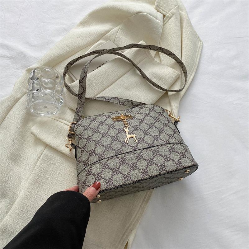 

Stylish Pu Leather Commuter Sling Bag For Women With Chic Design In Khaki серый