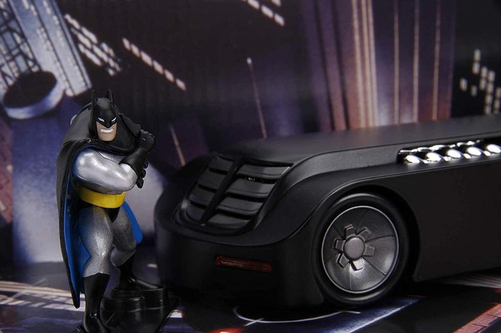 1:24 Animated Series Batmobile with Batman Batmobile Jada Diecast Car