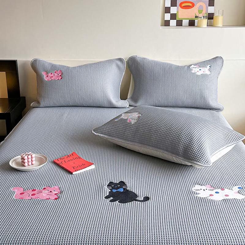 

Handun Cartoon Cat Embroidered Cooling Mat Set