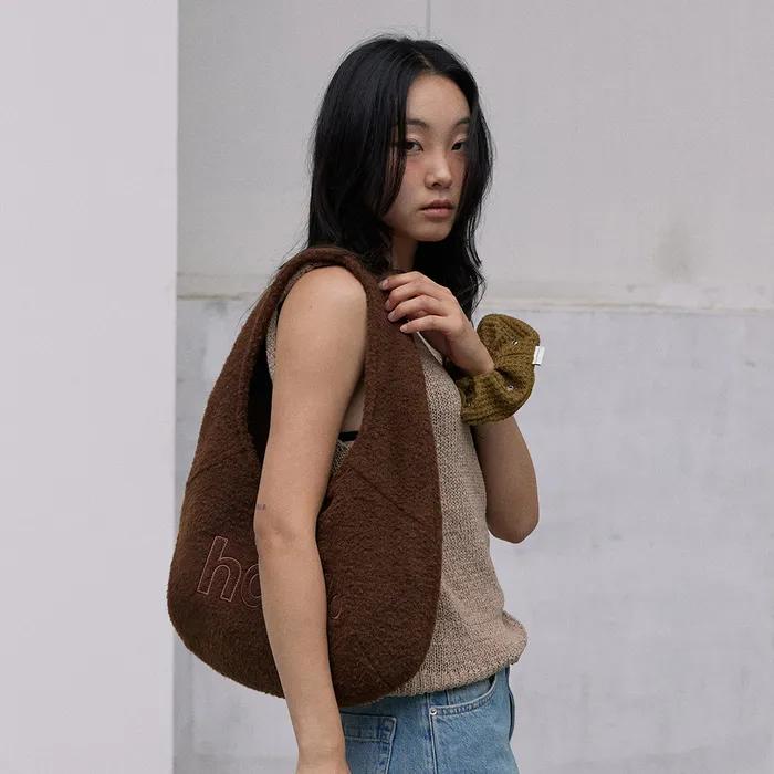 Mini wool pebble bag (BR)
