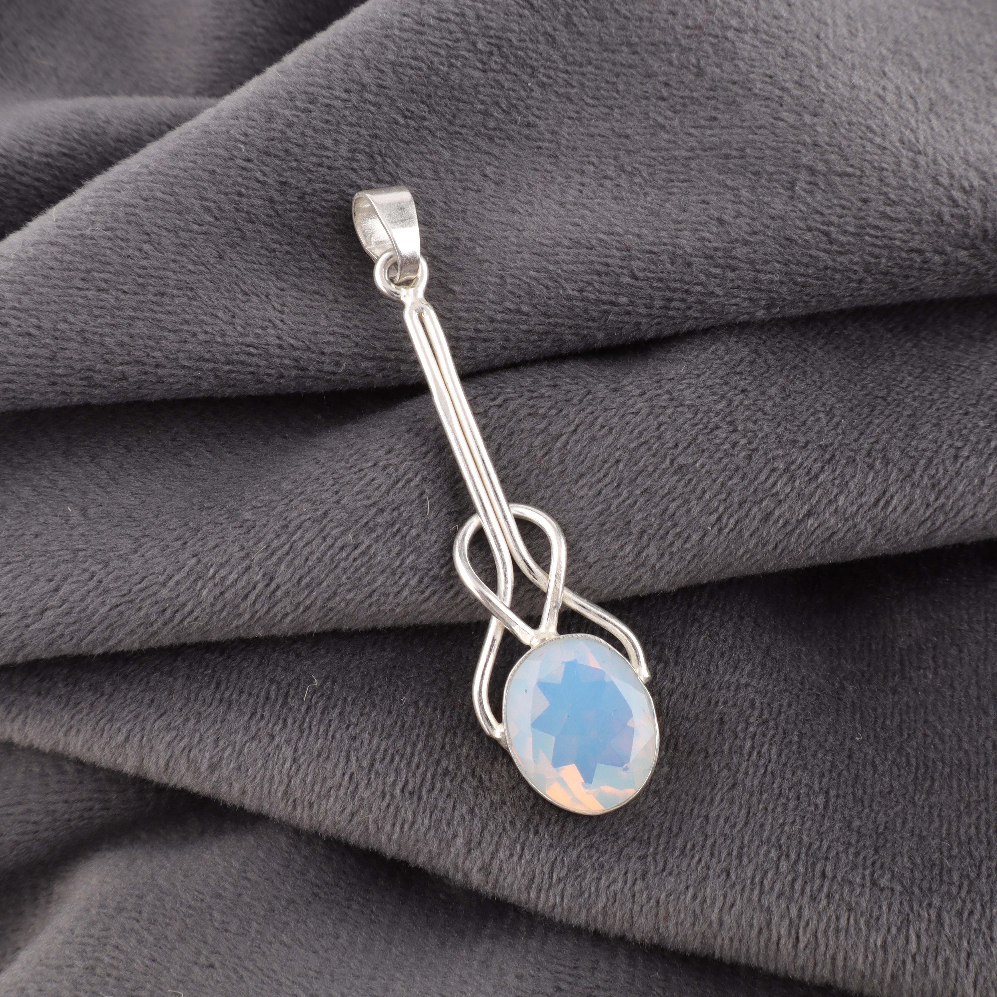 

Молочный Опал Ручной Работы Новейший Дизайн Ювелирная Подвеска, 925 Проба Массивное Стерлинговое Серебро Подвеска с Драгоценным Камнем, Подарок для Мамы 1.79 Inches белый