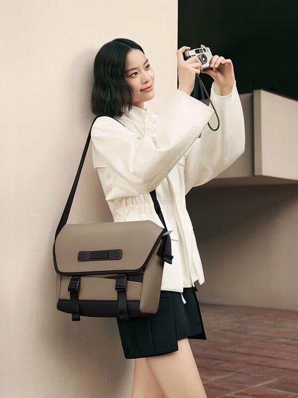 

OIWAS Fashion Lightweight Convertible Bag for 11-13 inch iPad