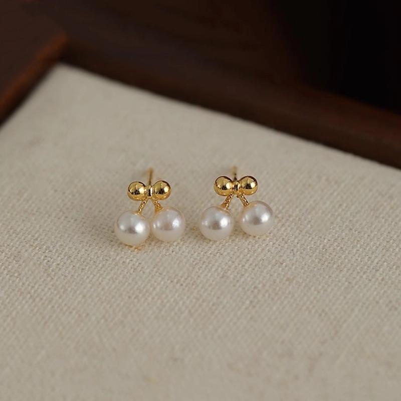 Orecchini a lobo farfalla in argento sterling S925 da donna design di nicchia ins senso del design orecchini senza fastidio orecchini per buco dell'orecchio semplici