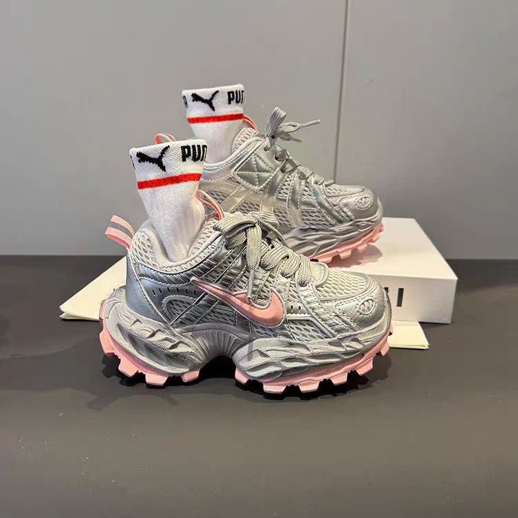 

2025 spring boys and girls new ultra-light tank dad shoes sports shoes medium and older children s catwalk lightweight running shoes 30 yards inner length about 18.6CM розовый