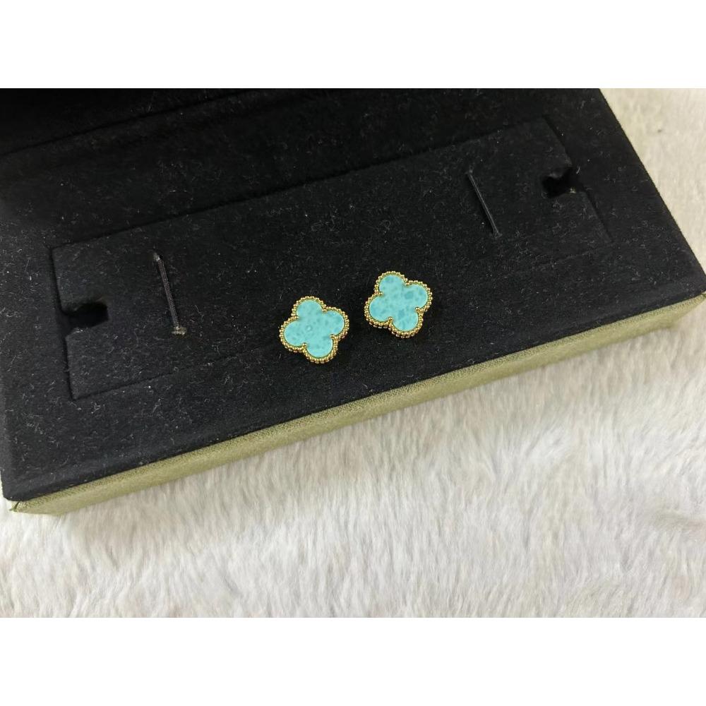 High Version Lucky Four-leaf Clover Earrings for Women 18K Fashion Light Luxury Natural White Mother-of-pearl Pair of Earrings