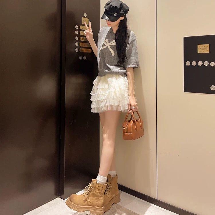 Women's Beige British-Style Retro Motorcycle Boots: Slimming, Thick Sole, Height-Enhancing, Perfect for Spring, Autumn, and Winter.