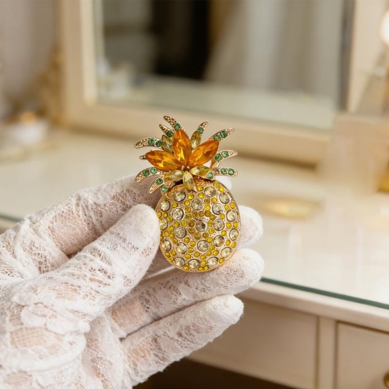 Sparkling Rhinestones Pineapple Brooch Featuring Vibrant Enamel Design Perfect For Fashion Accessory Gift